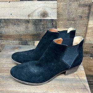 Lucky Brand Black Suede Bellamy Chelsea Boots Pull On Heel Women's Size 9.5‎